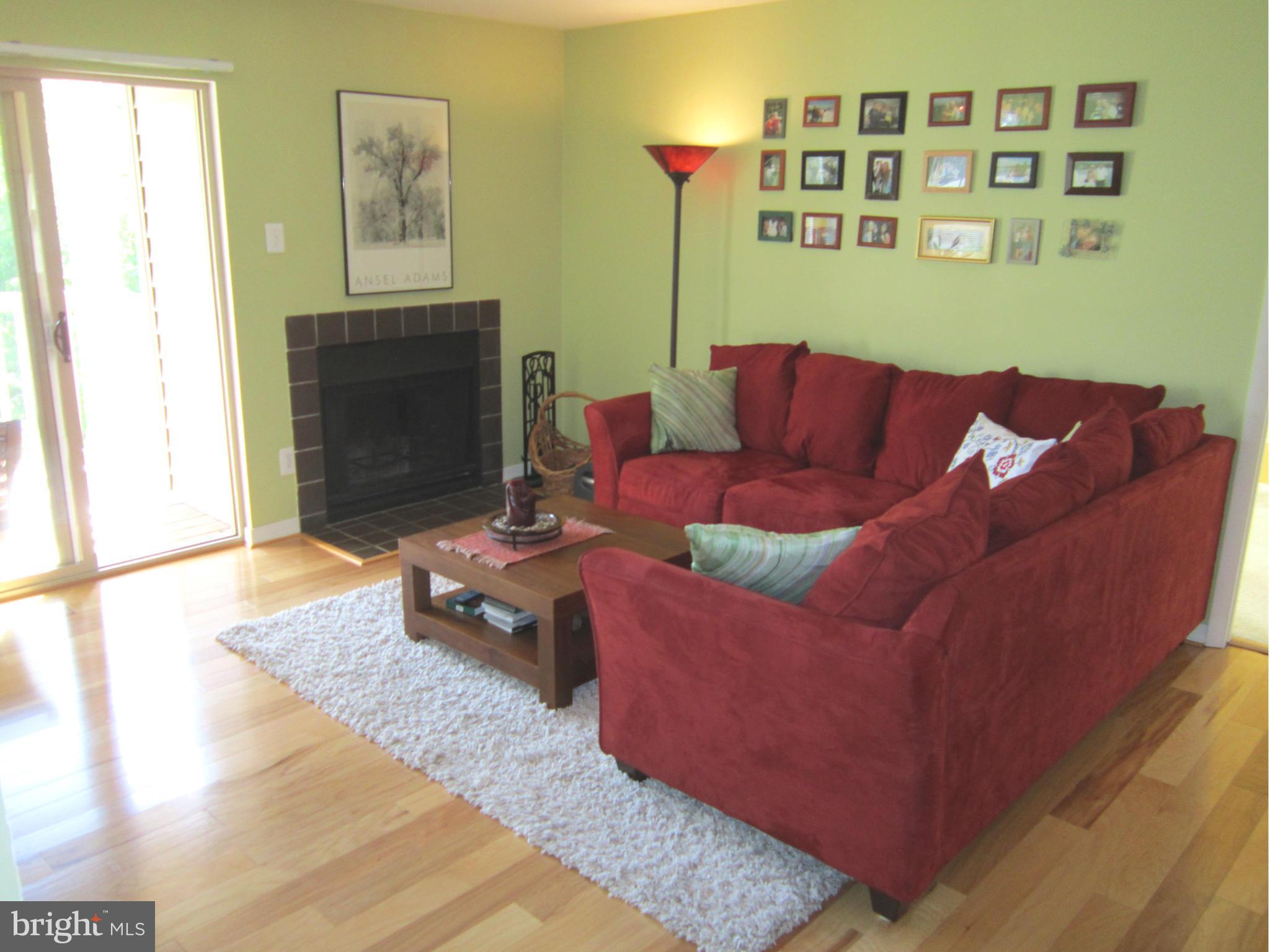 11657 Chesterfield Court, Unit D Reston, VA 20190 - Photo 8 of 30 Living Room