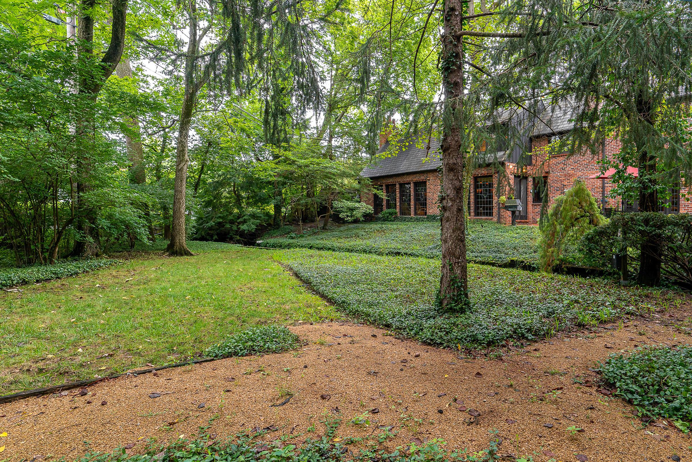 2335 Abington Road Columbus, OH 43221 - Photo 11 of 41
