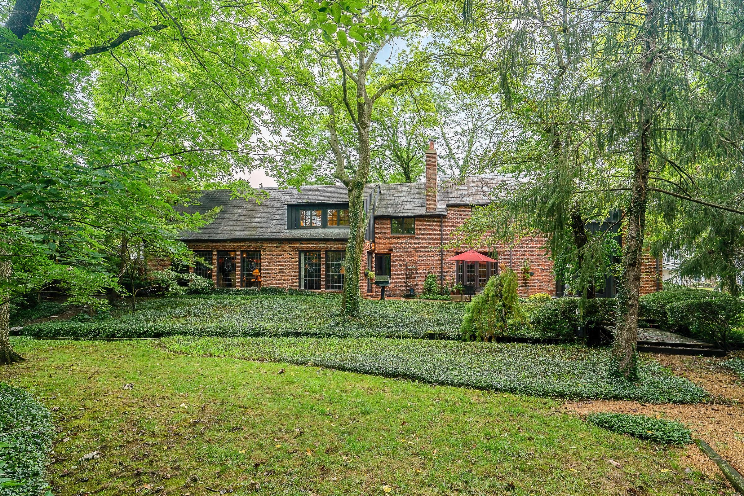 2335 Abington Road Columbus, OH 43221 - Photo 12 of 41