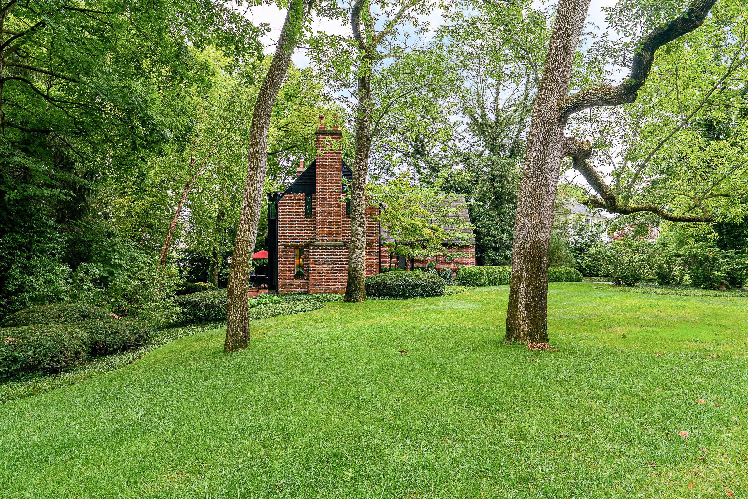 2335 Abington Road Columbus, OH 43221 - Photo 13 of 41