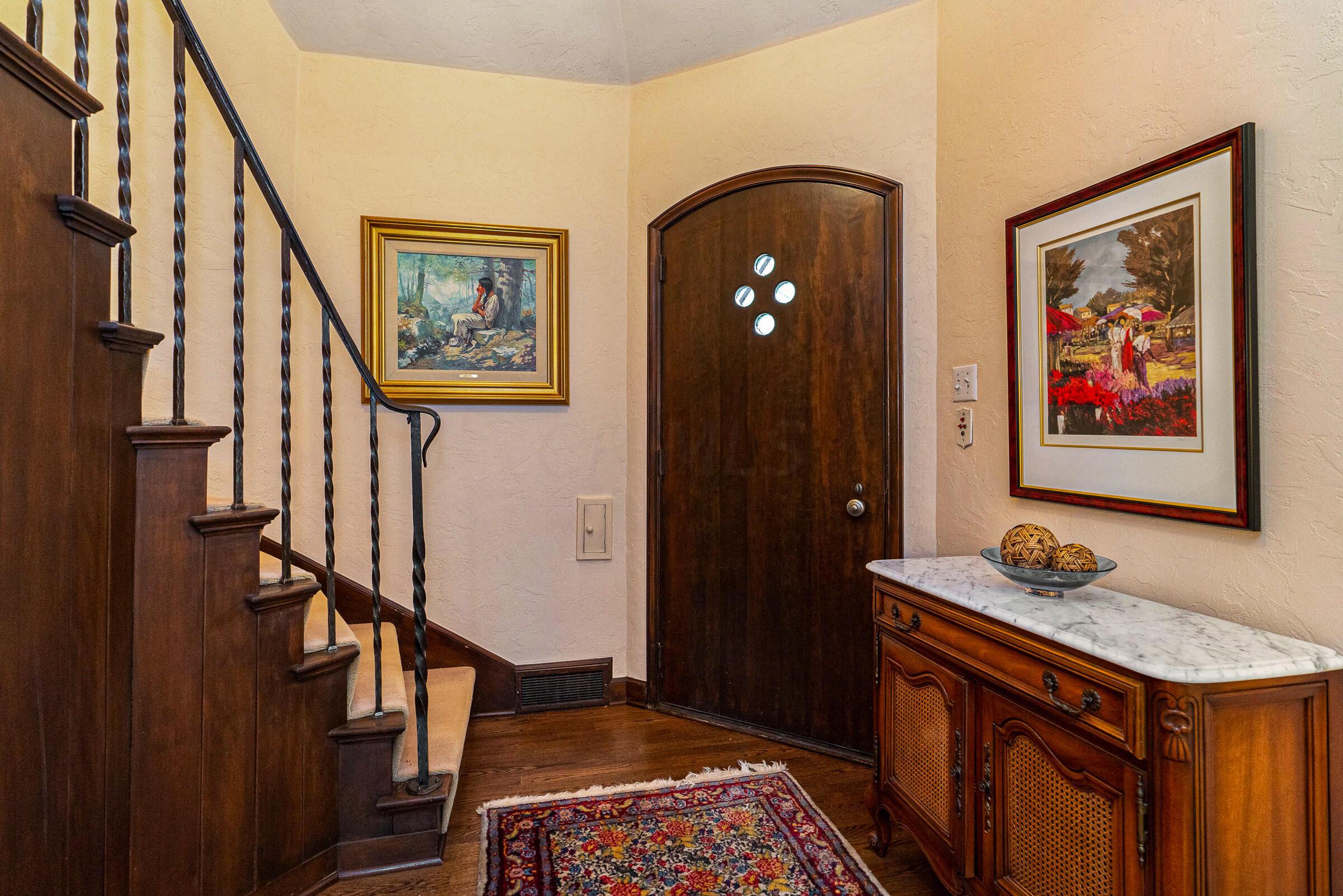 2335 Abington Road Columbus, OH 43221 - Photo 14 of 41