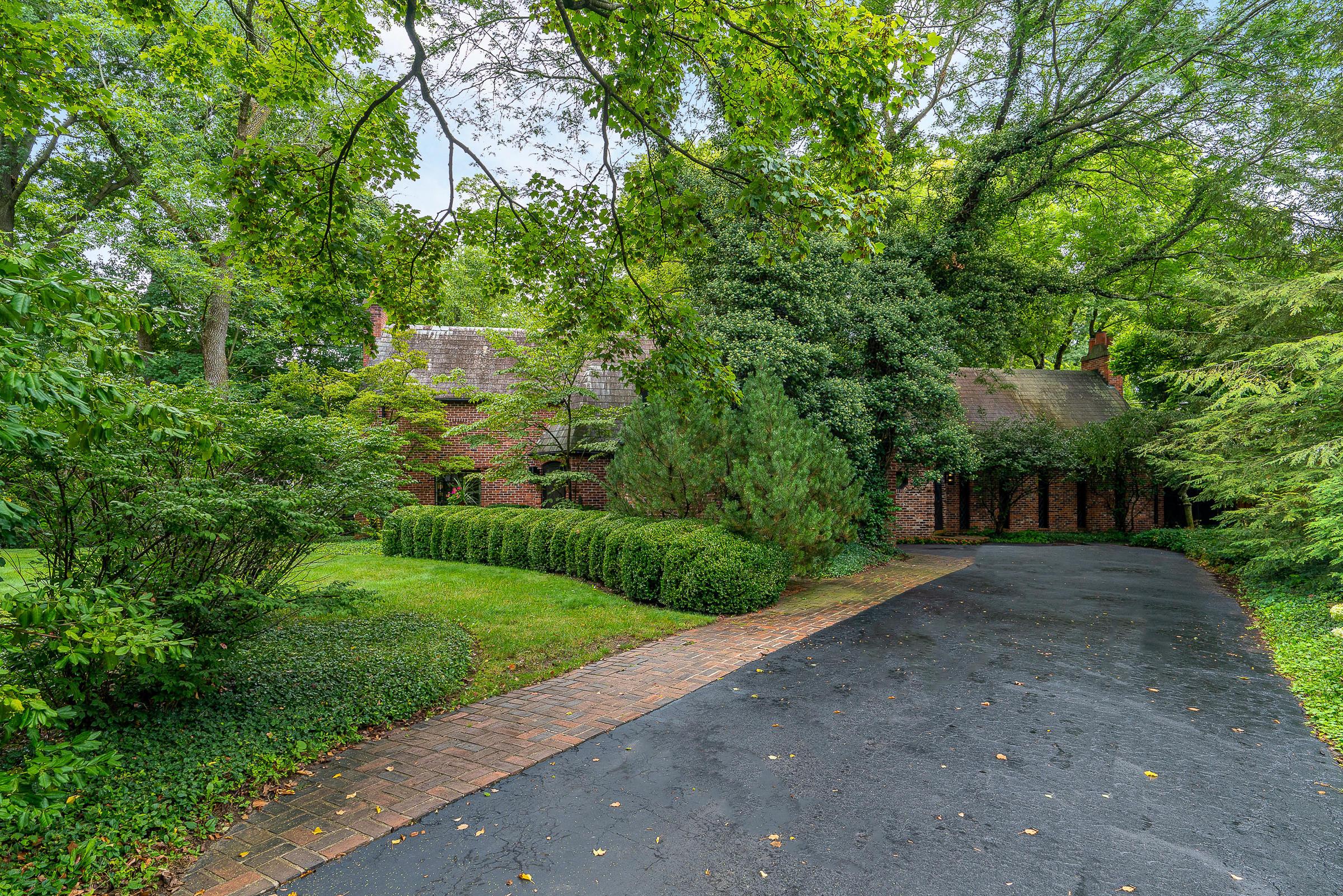 2335 Abington Road Columbus, OH 43221 - Photo 3 of 41