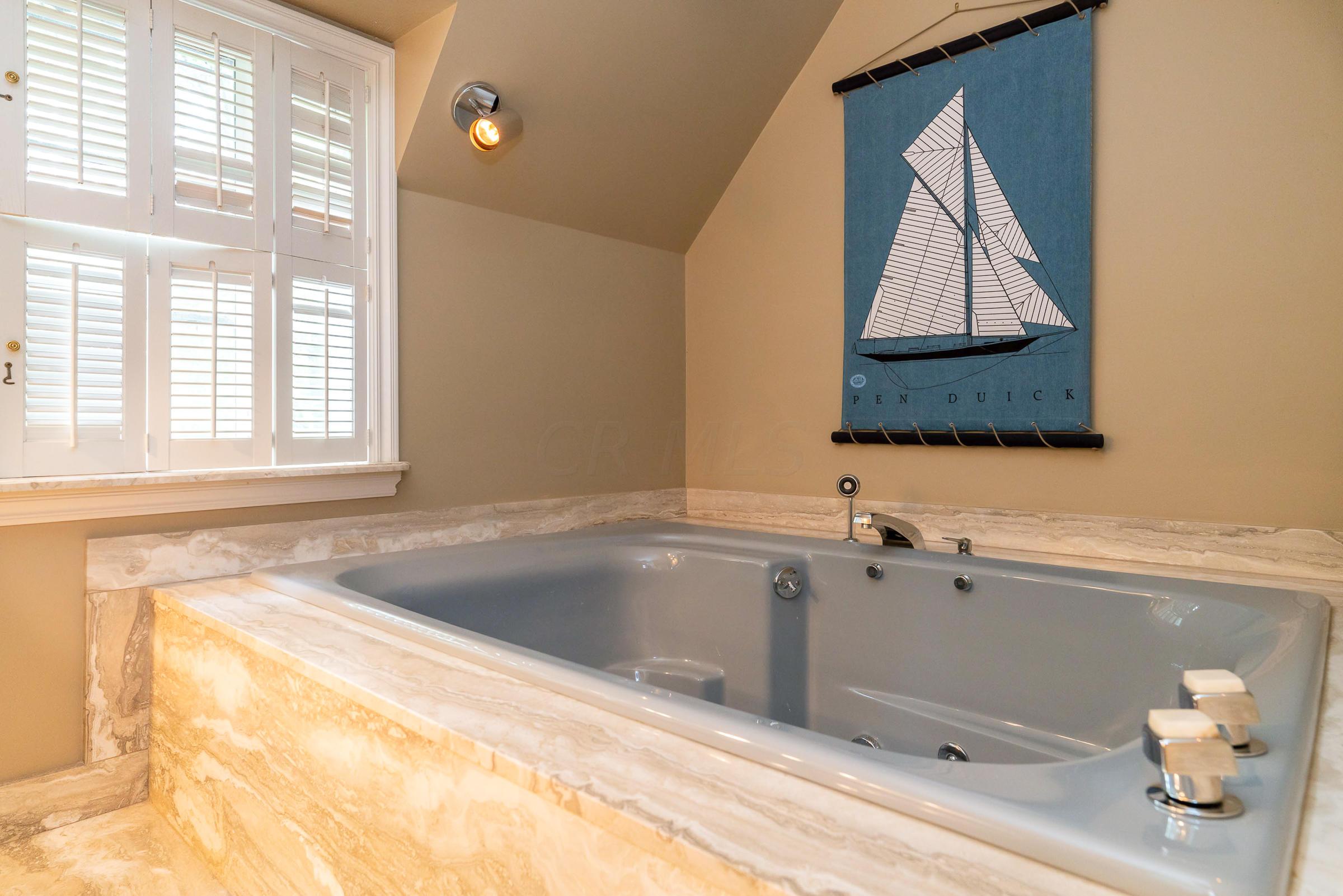 2335 Abington Road Columbus, OH 43221 - Photo 32 of 41