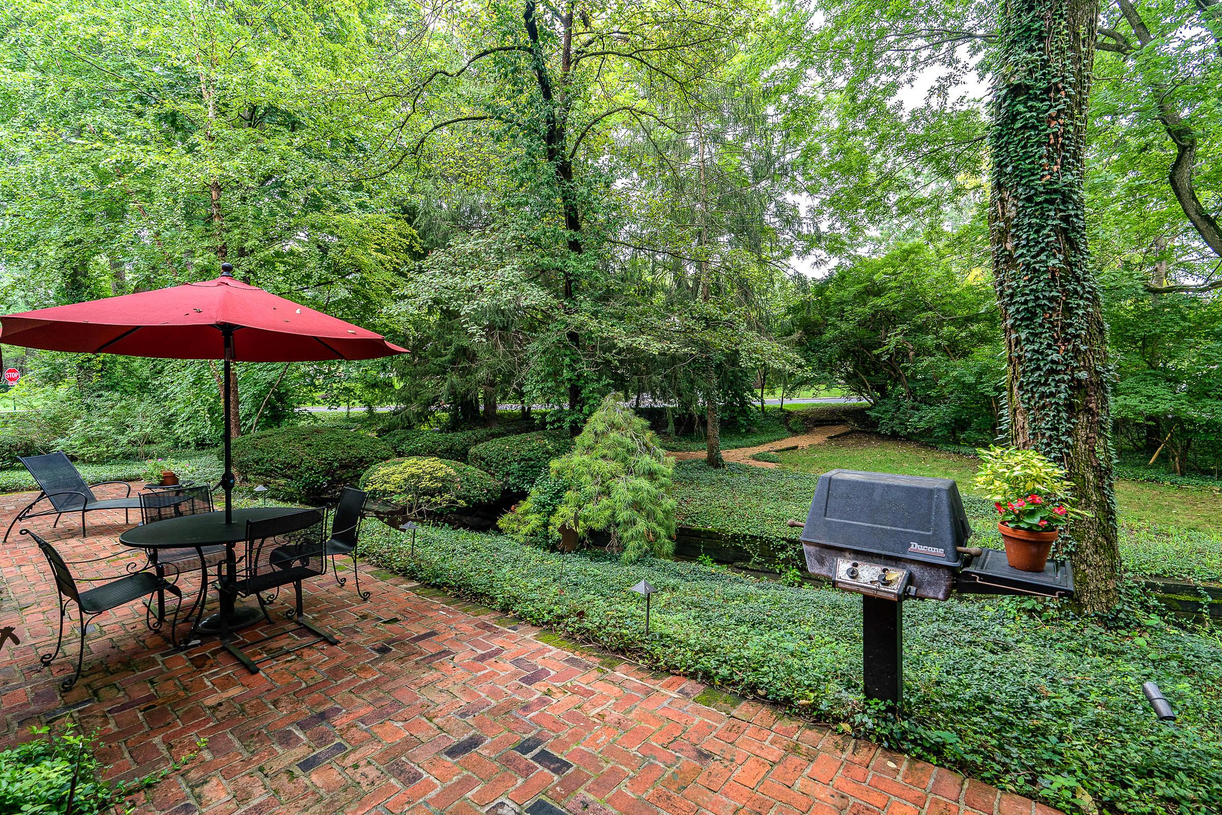 2335 Abington Road Columbus, OH 43221 - Photo 9 of 41
