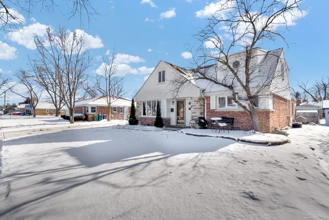 $360,000 | 4033 West 109th Street, Oak Lawn, IL 60453