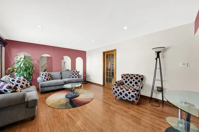 $360,000 | 4033 West 109th Street, Oak Lawn, IL 60453