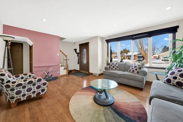 $360,000 | 4033 West 109th Street, Oak Lawn, IL 60453