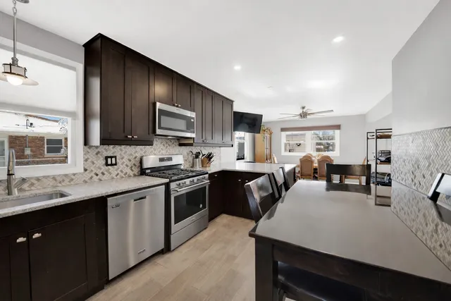 $360,000 | 4033 West 109th Street, Oak Lawn, IL 60453