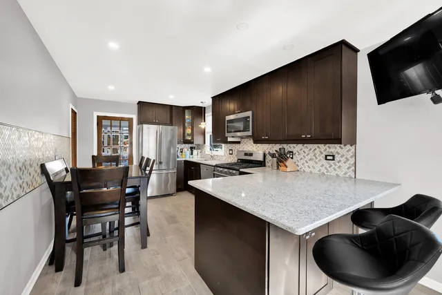 $360,000 | 4033 West 109th Street, Oak Lawn, IL 60453