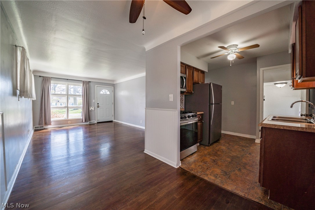 24024 Knickerbocker Road Bay Village, OH 44140 - Photo 4 of 22 Gallery Image 4