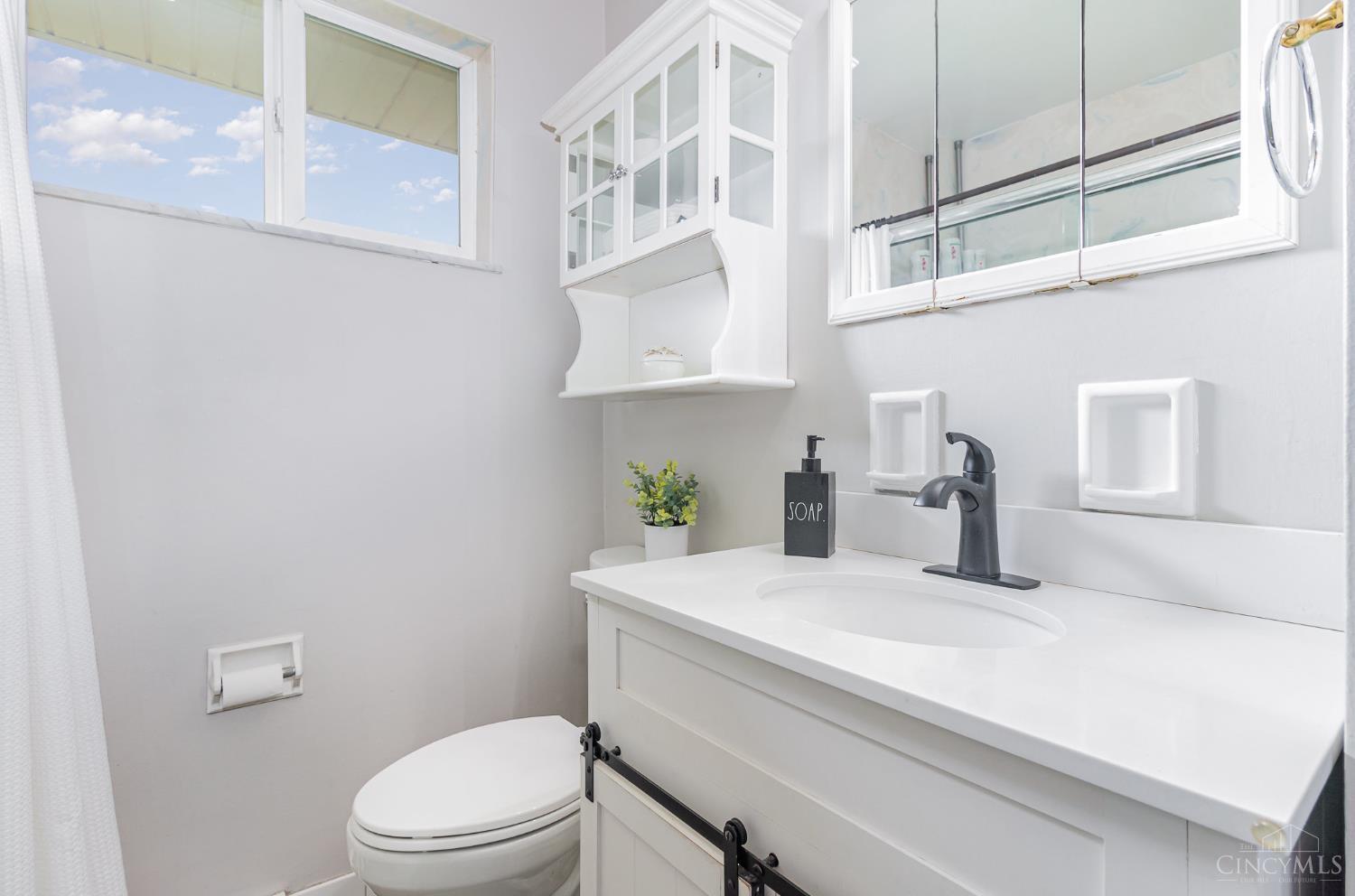 5891 Snyder Road Cincinnati, OH 45247 - Photo 18 of 38 Gallery Image 18