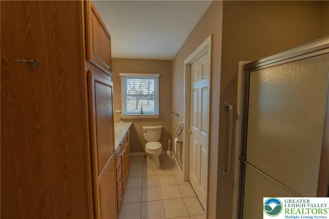 a bathroom with a toilet