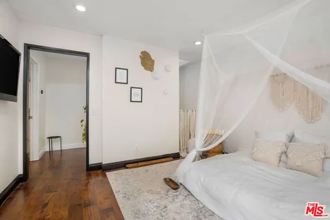 $929,000 | 323 North Jackson Street, Unit 115, Glendale, CA 91206