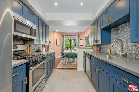 $929,000 | 323 North Jackson Street, Unit 115, Glendale, CA 91206