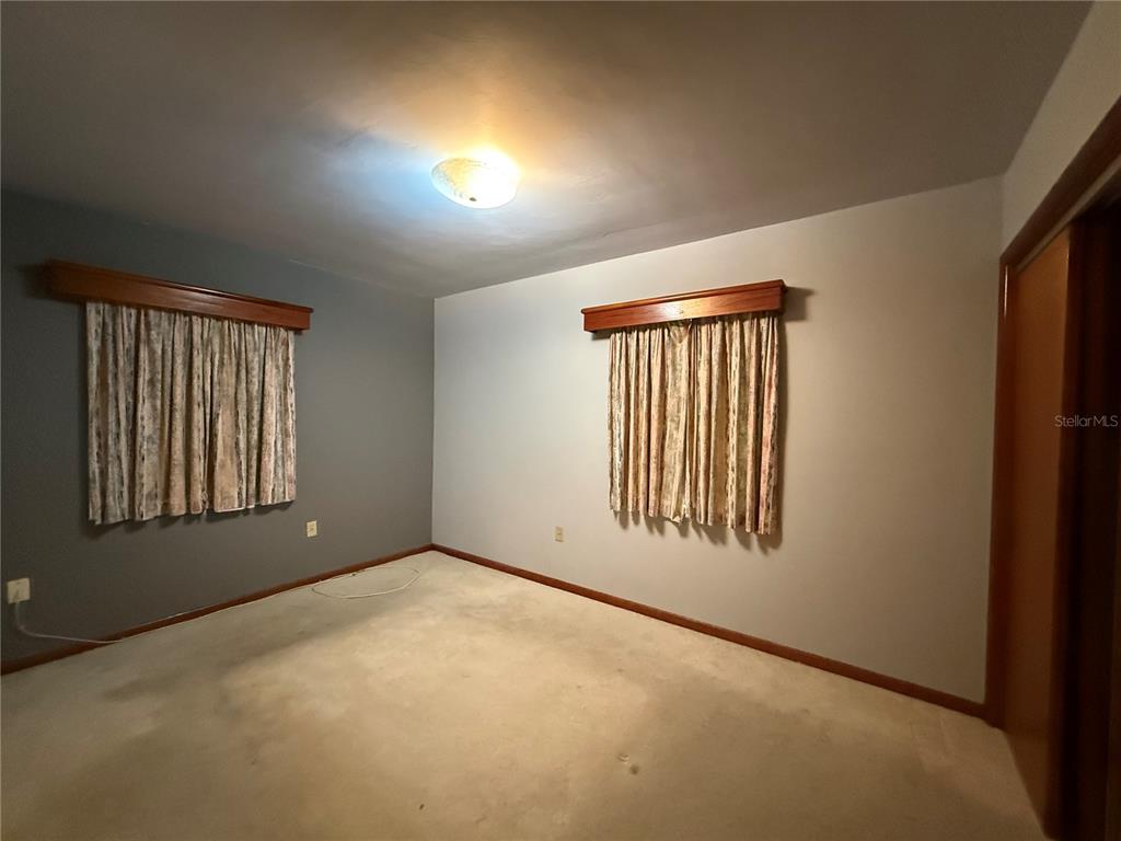 2200 Butler Street Leesburg, FL 34748 - Photo 19 of 32 an empty room with windows