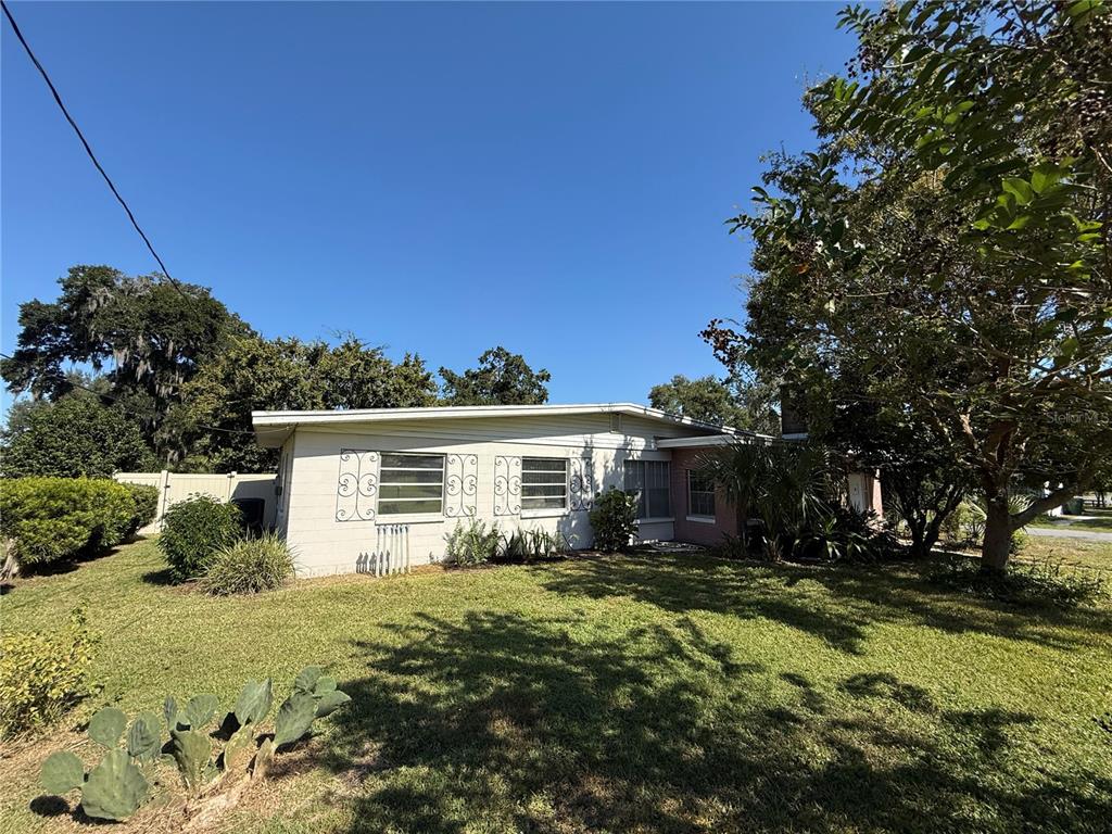 2200 Butler Street Leesburg, FL 34748 - Photo 2 of 32 a front view of a house with a yard