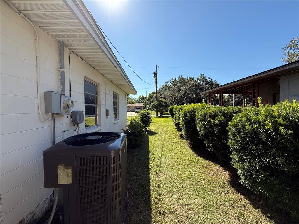 2200 Butler Street Leesburg, FL 34748 - Photo 26 of 32 a balcony view with a outdoor space