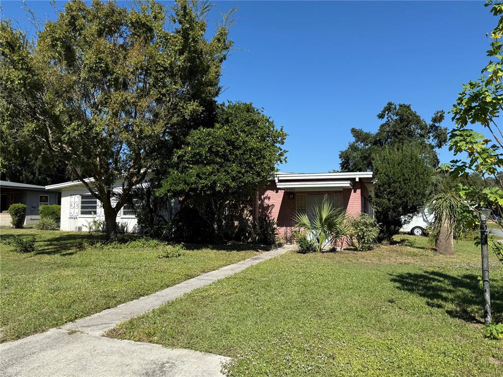 2200 Butler Street Leesburg, FL 34748 - Photo 5 of 32 a view of a house with yard and pathway