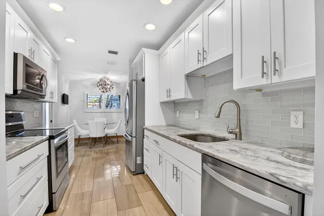 $430,000 | 6827 Parisian Way, Lake Worth, FL 33467