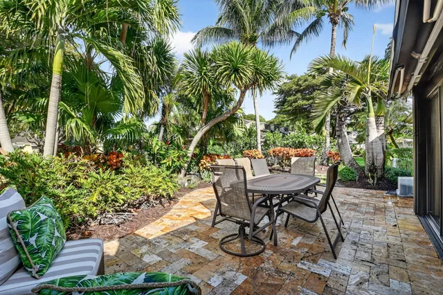 $430,000 | 6827 Parisian Way, Lake Worth, FL 33467