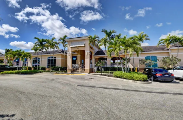 $430,000 | 6827 Parisian Way, Lake Worth, FL 33467