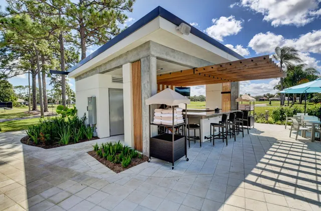 $430,000 | 6827 Parisian Way, Lake Worth, FL 33467