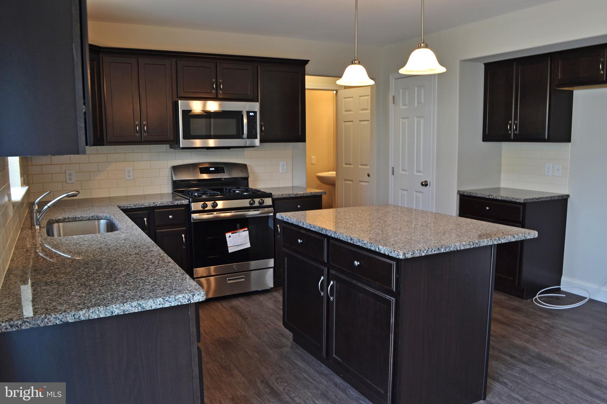 11 Rome Drive Leesport, PA 19533 - Photo 11 of 27 Kitchen with granite countertops & s.s. appliances