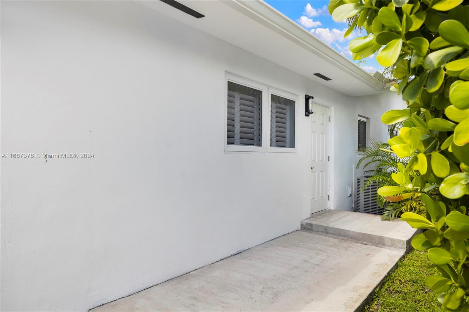 10005 Southwest 79th Avenue Miami, FL 33156 - Photo 31 of 32 a view of a house with a flower garden
