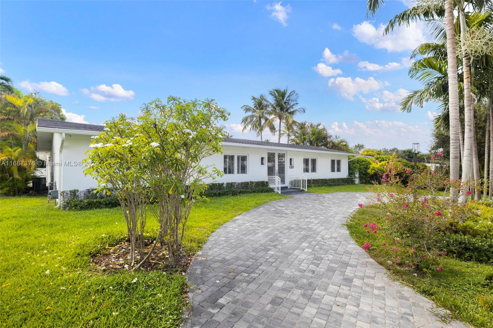 10005 Southwest 79th Avenue Miami, FL 33156 - Photo 4 of 32 a front view of a house with garden