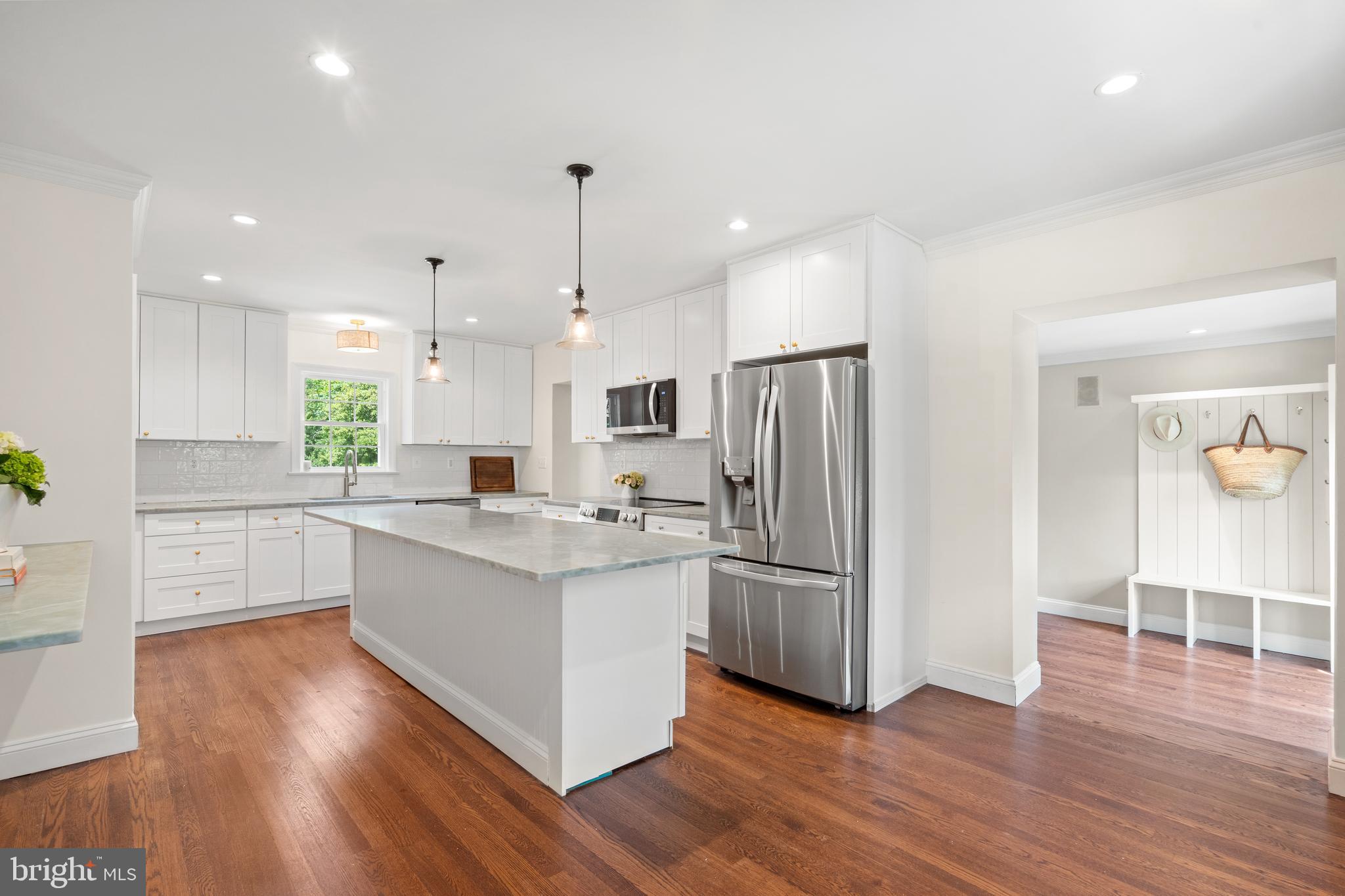 10208 Edgewood Avenue Silver Spring, MD 20901 - Photo 10 of 40 Kitchen with large Island
