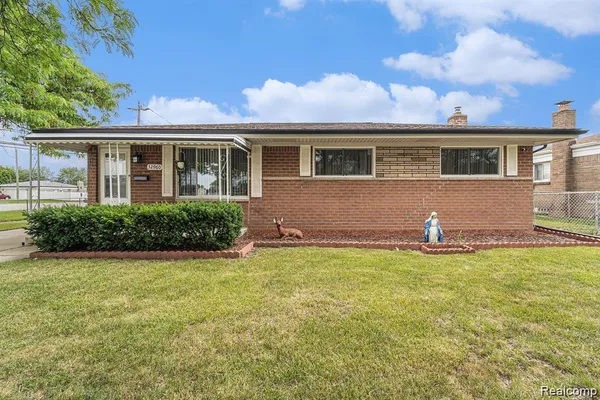 $259,900 | 32960 Oakview Drive, Warren, MI 48092