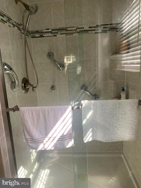 404 Barbados Drive Williamstown, NJ 08094 - Photo 14 of 28 Master Bathroom