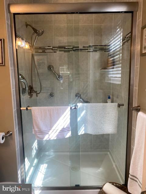 404 Barbados Drive Williamstown, NJ 08094 - Photo 15 of 28 Master Bathroom