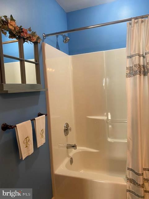 404 Barbados Drive Williamstown, NJ 08094 - Photo 10 of 28 Guest Bathroom