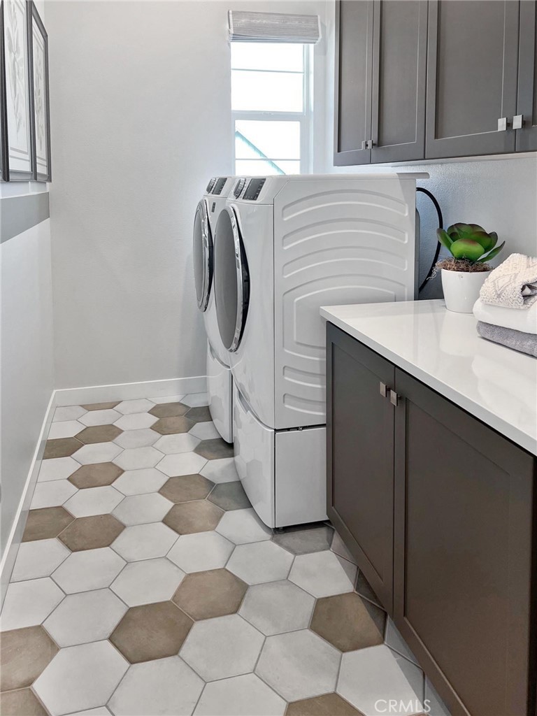 27105 Trail View Ln. Valencia, CA 91381 - Photo 18 of 30 a utility room with a washer and dryer