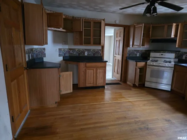 $70,000 | 608 South Pine Street, Delavan, IL 61734