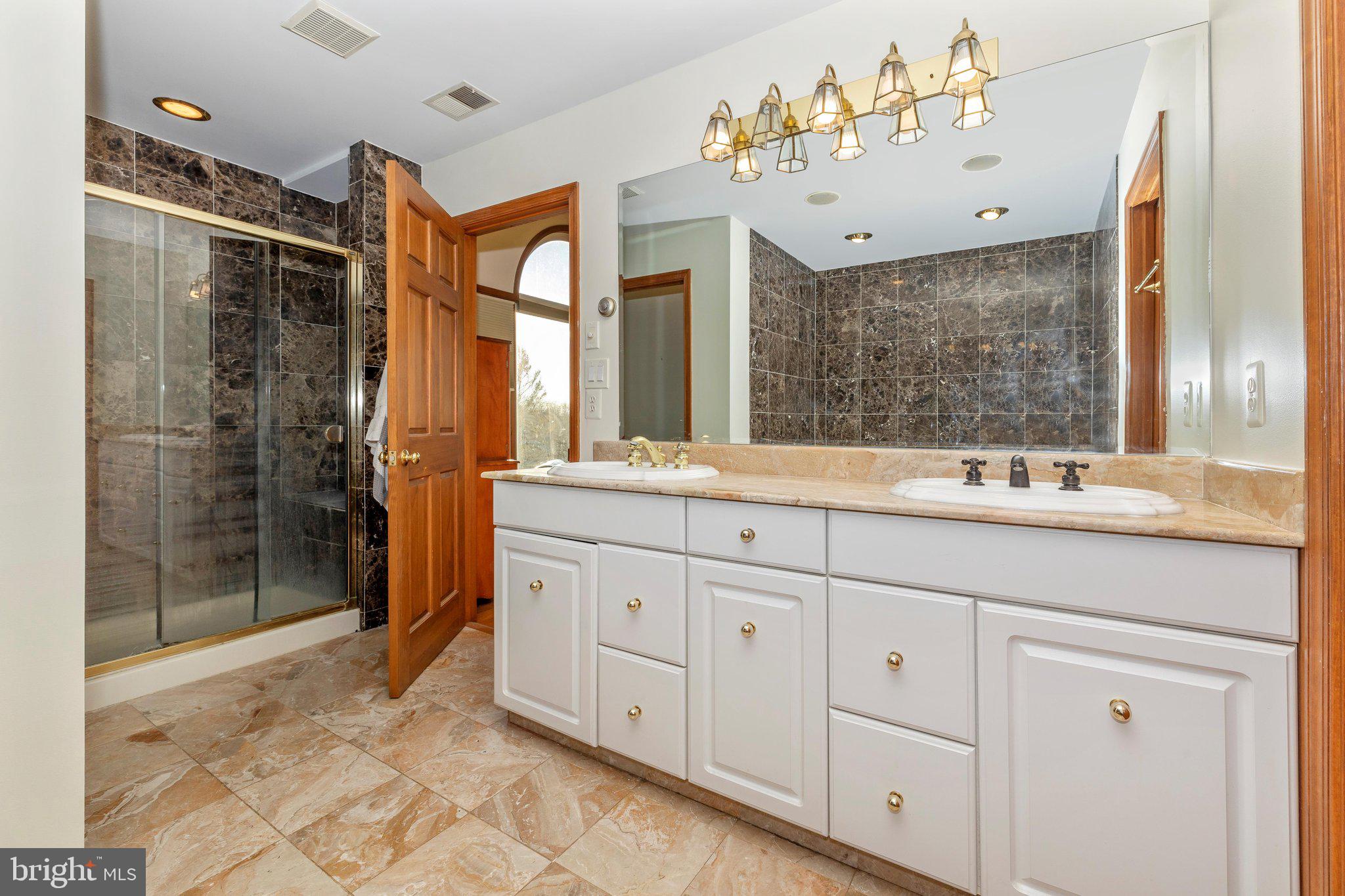2444 Mullinix Mill Road Mount Airy, MD 21771 - Photo 25 of 66 Primary Bathroom