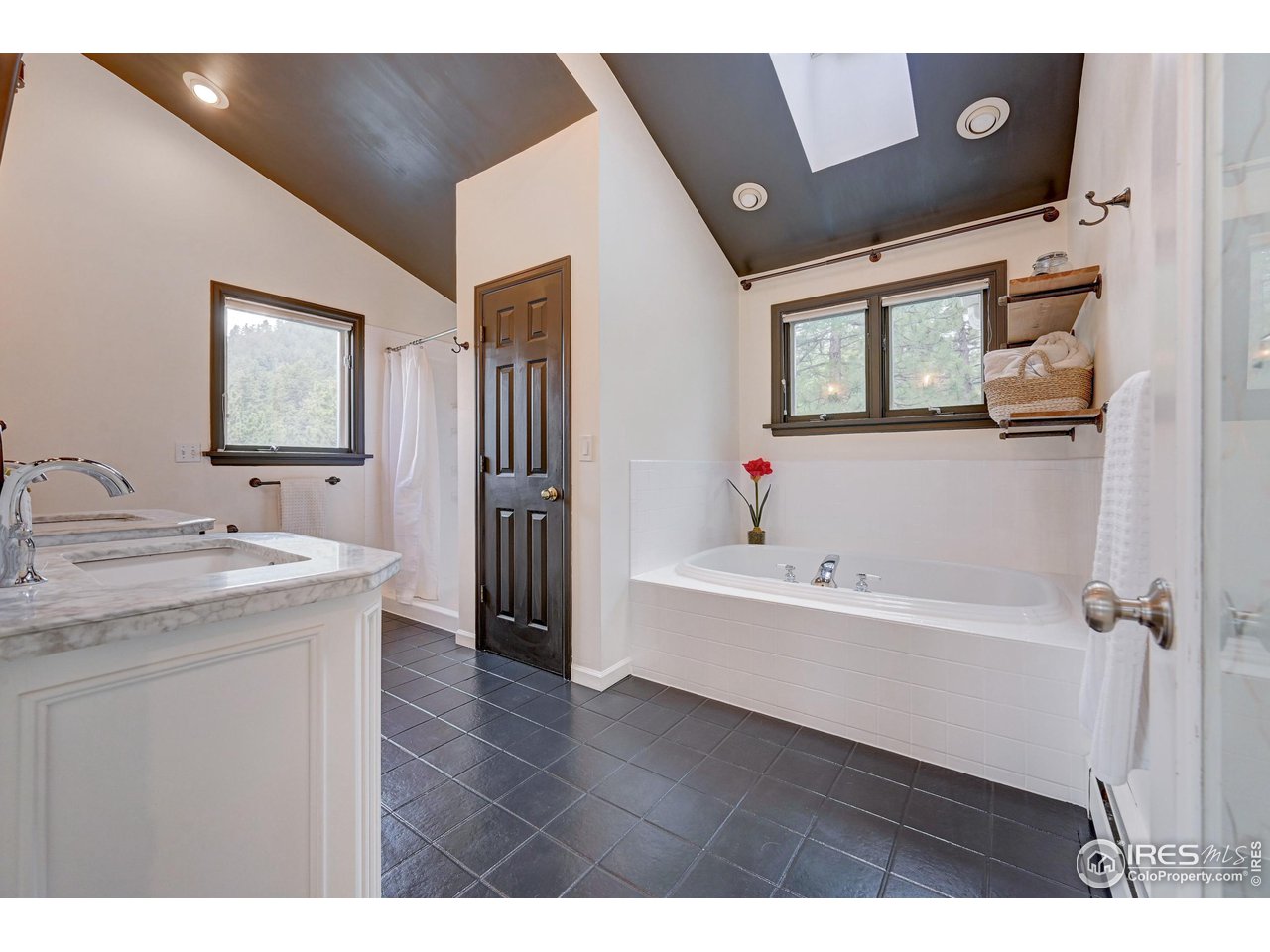 924 West Kelly Road West Boulder, CO 80302 - Photo 19 of 37 a bathroom with a tub sink and mirror