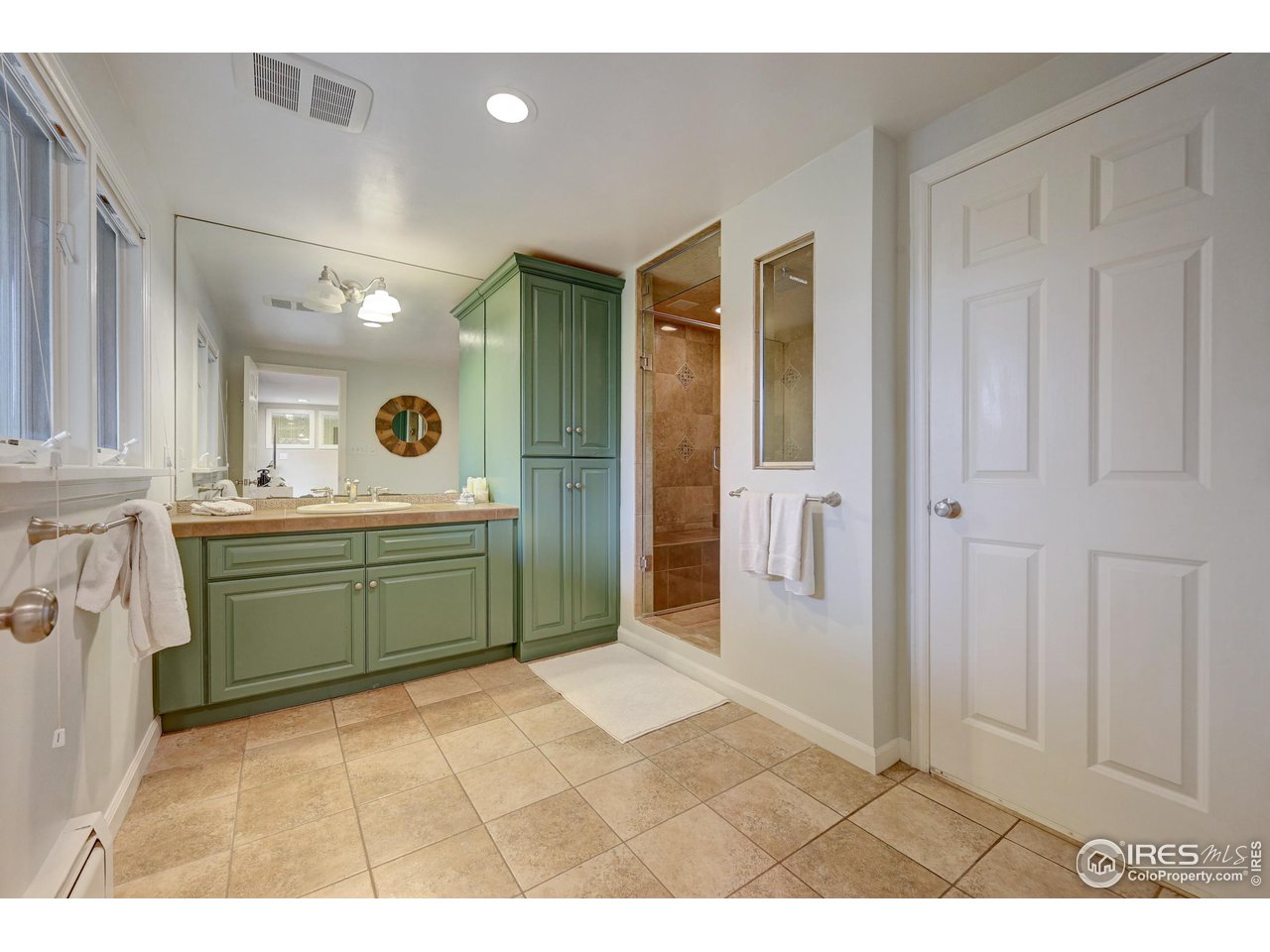 924 West Kelly Road West Boulder, CO 80302 - Photo 24 of 37 a kitchen with a refrigerator and a sink