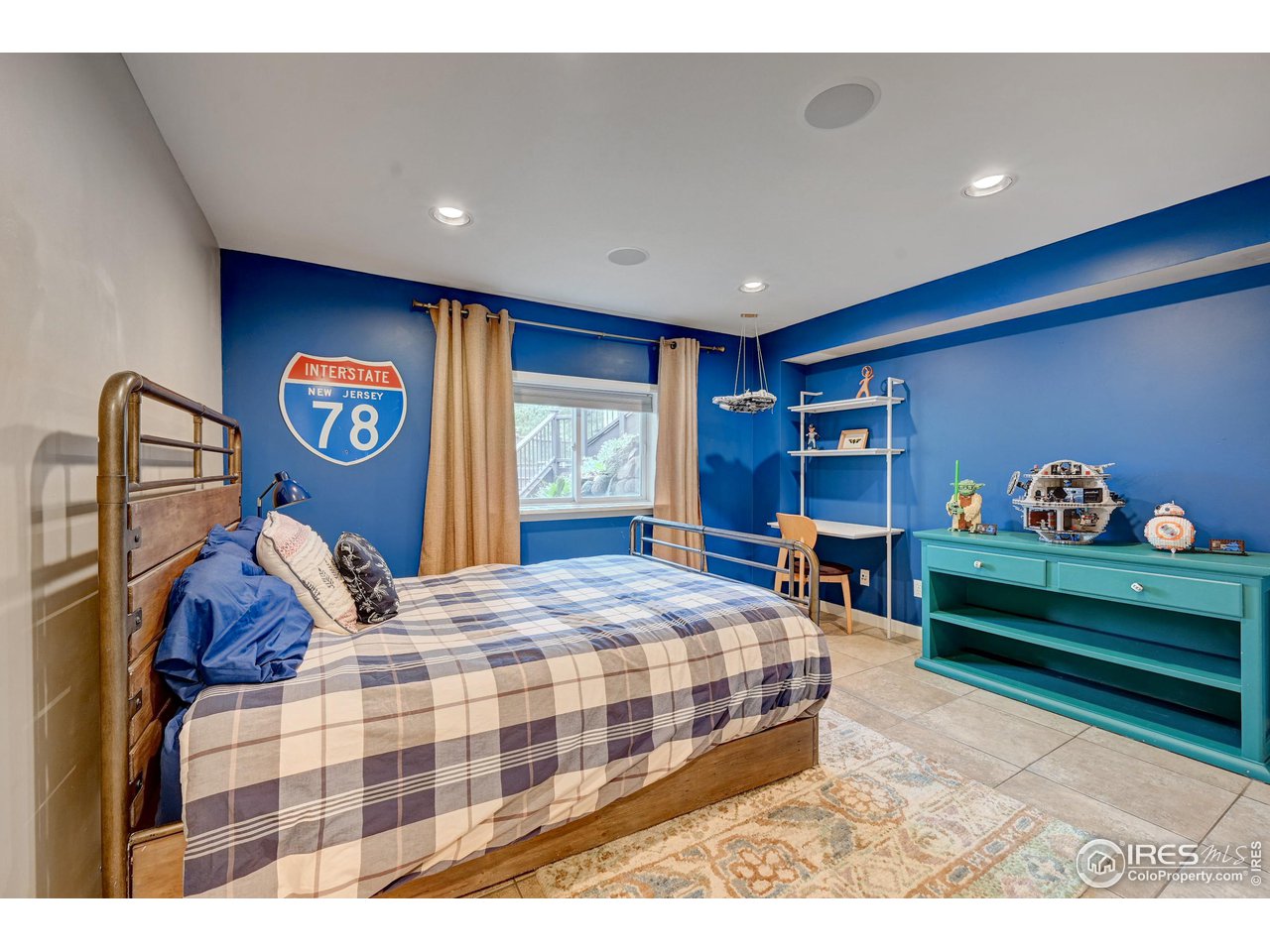 924 West Kelly Road West Boulder, CO 80302 - Photo 26 of 37 a bedroom with a bed and a dresser