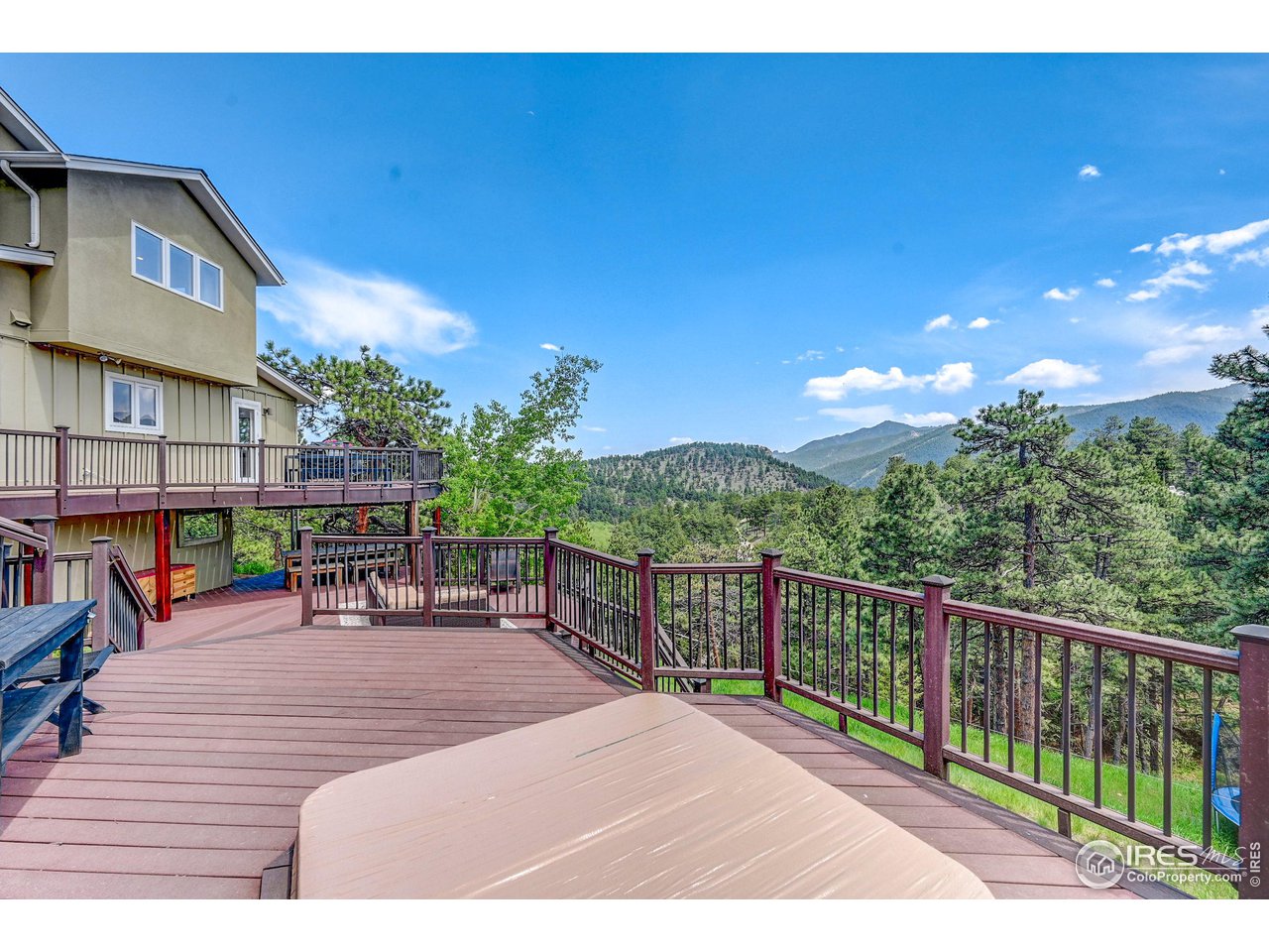 924 West Kelly Road West Boulder, CO 80302 - Photo 29 of 37 a view of a chairs and tables in the balcony