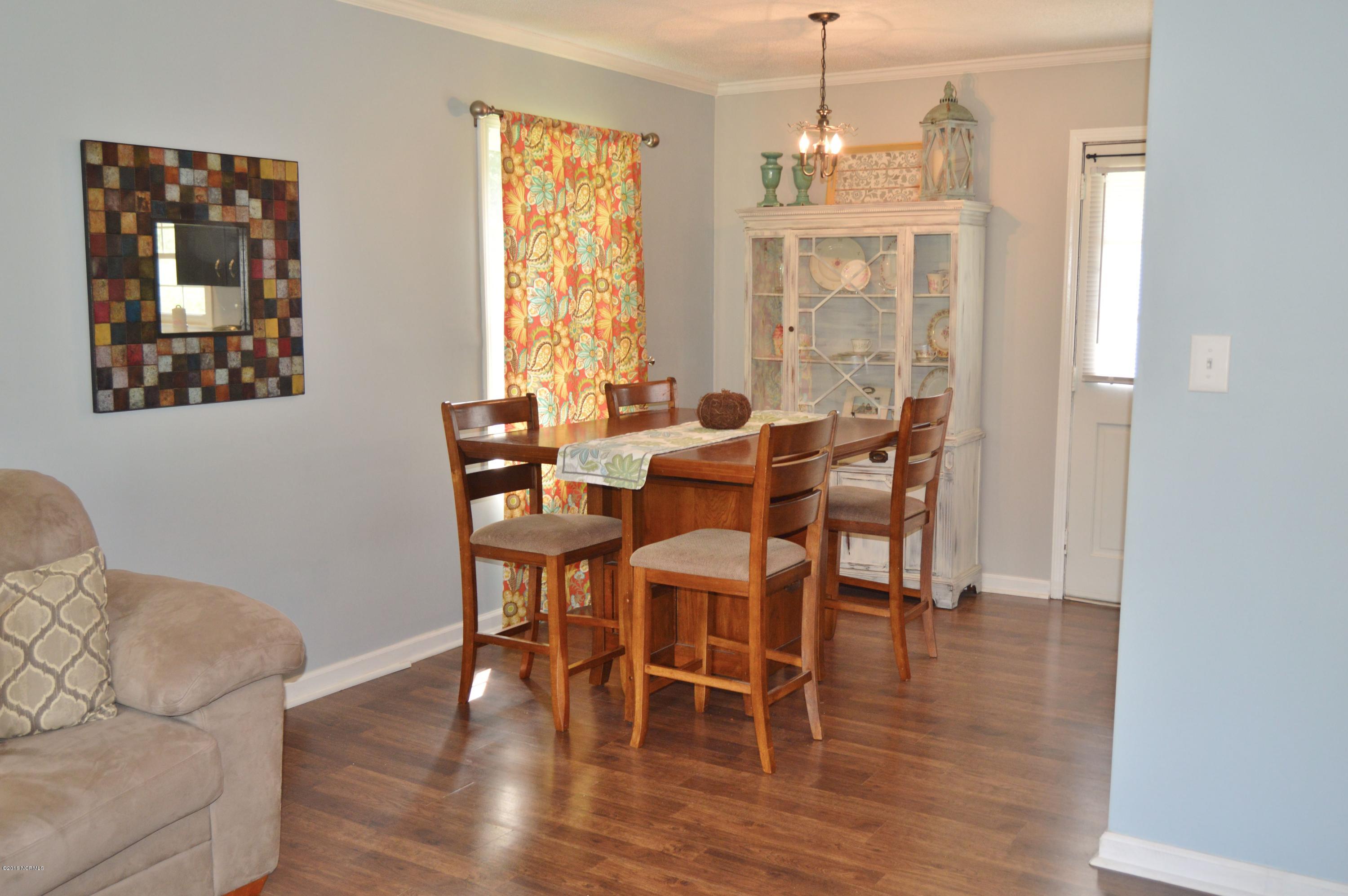 4929 Pelham Road Willard, NC 28478 - Photo 5 of 17 dining