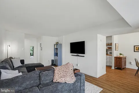 $310,000 | 2073 Royal Fern Court, Unit 34/21B, Reston, VA 20191