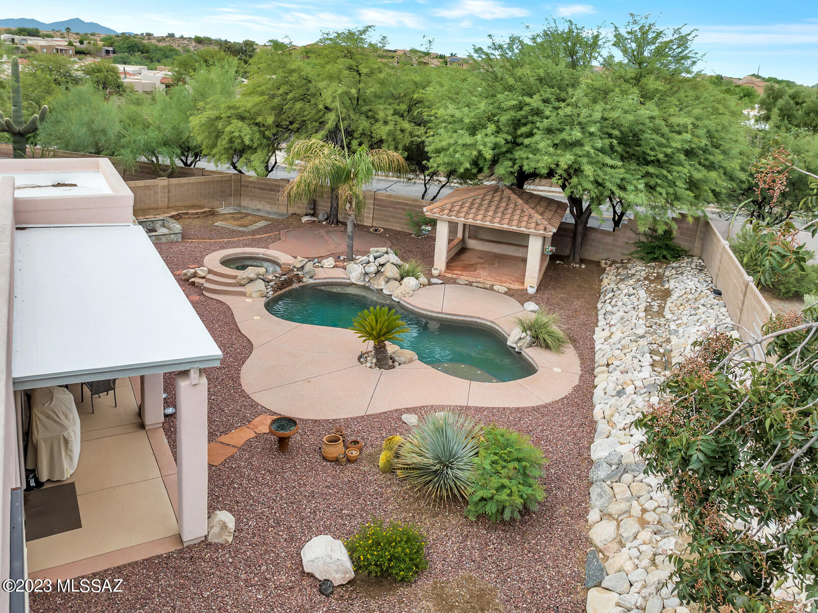 360 Crescendo Court Tucson, AZ 85737 - Photo 2 of 33