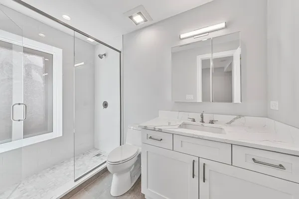 $4,035 | 935 West Winona Street, Unit 1N, Chicago, IL 60640