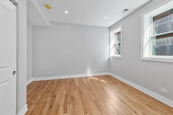 $4,035 | 935 West Winona Street, Unit 1N, Chicago, IL 60640