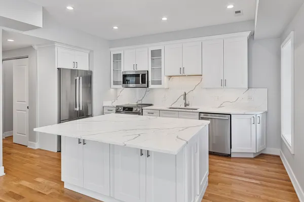 $4,035 | 935 West Winona Street, Unit 1N, Chicago, IL 60640