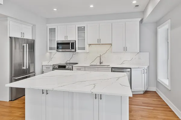 $4,035 | 935 West Winona Street, Unit 1N, Chicago, IL 60640