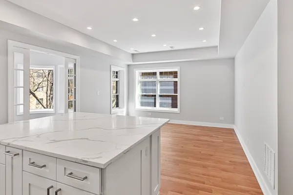 $4,035 | 935 West Winona Street, Unit 1N, Chicago, IL 60640