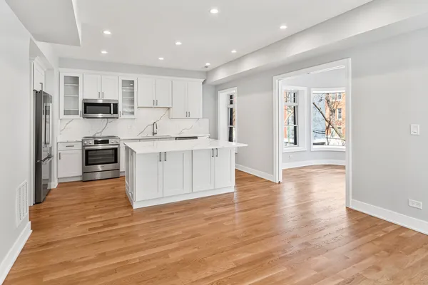 $4,035 | 935 West Winona Street, Unit 1N, Chicago, IL 60640